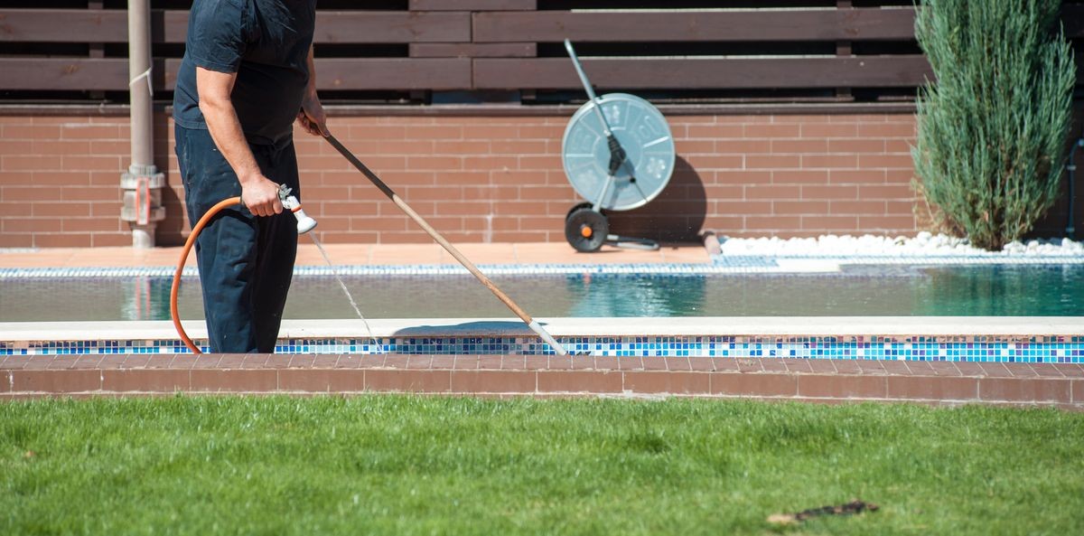 Pool cleaning process with hosepipe and other equipment